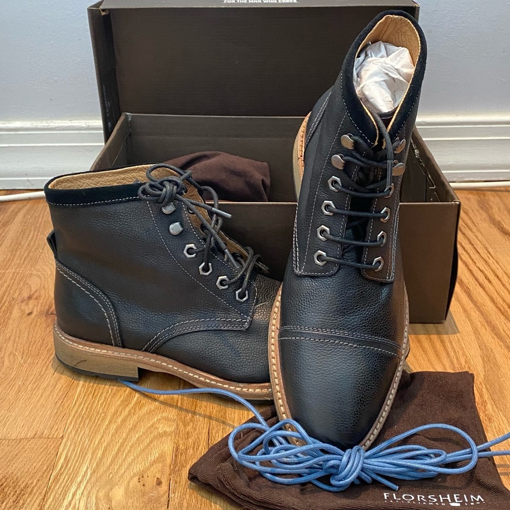 Florsheim 8.5, black leather brown sole boot